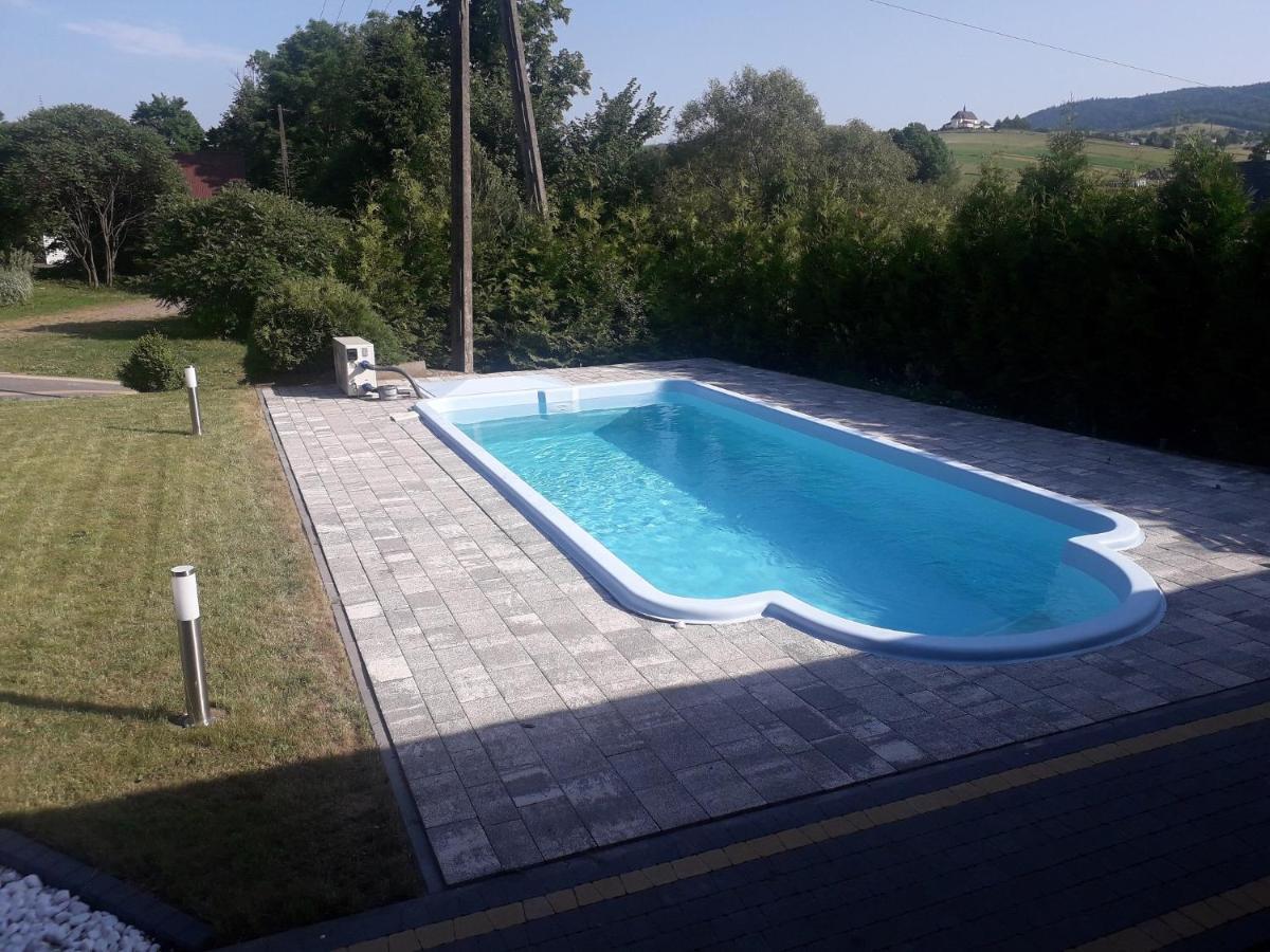 Jaskowa Chata Bieszczady Apartament Z Basenem Baligród Kültér fotó