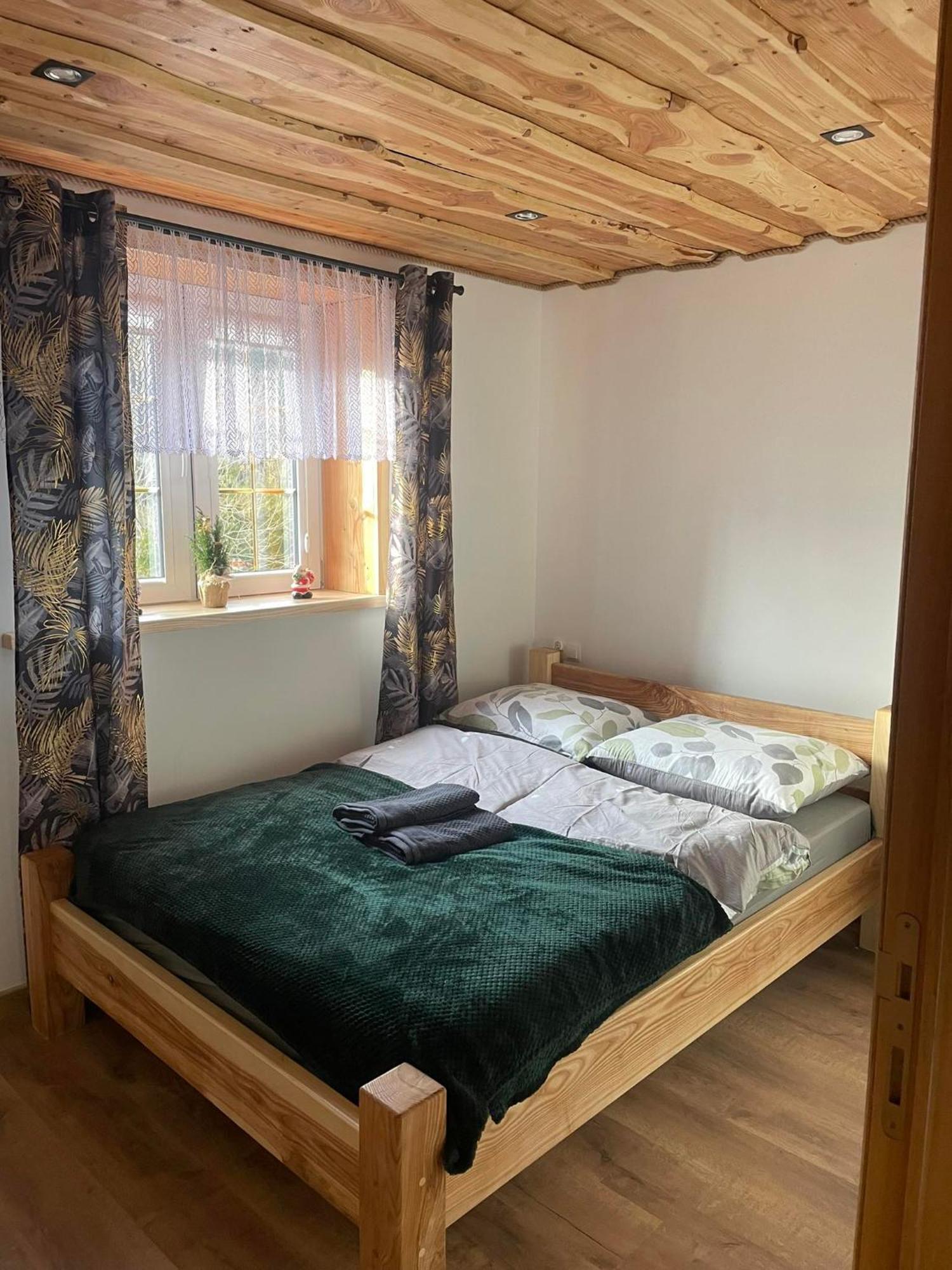 Jaskowa Chata Bieszczady Apartament Z Basenem Baligród Kültér fotó